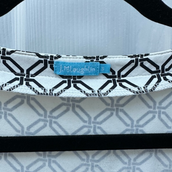 Very cute J McLaughlin dress with pockets!  Size small. - Picture 2 of 2